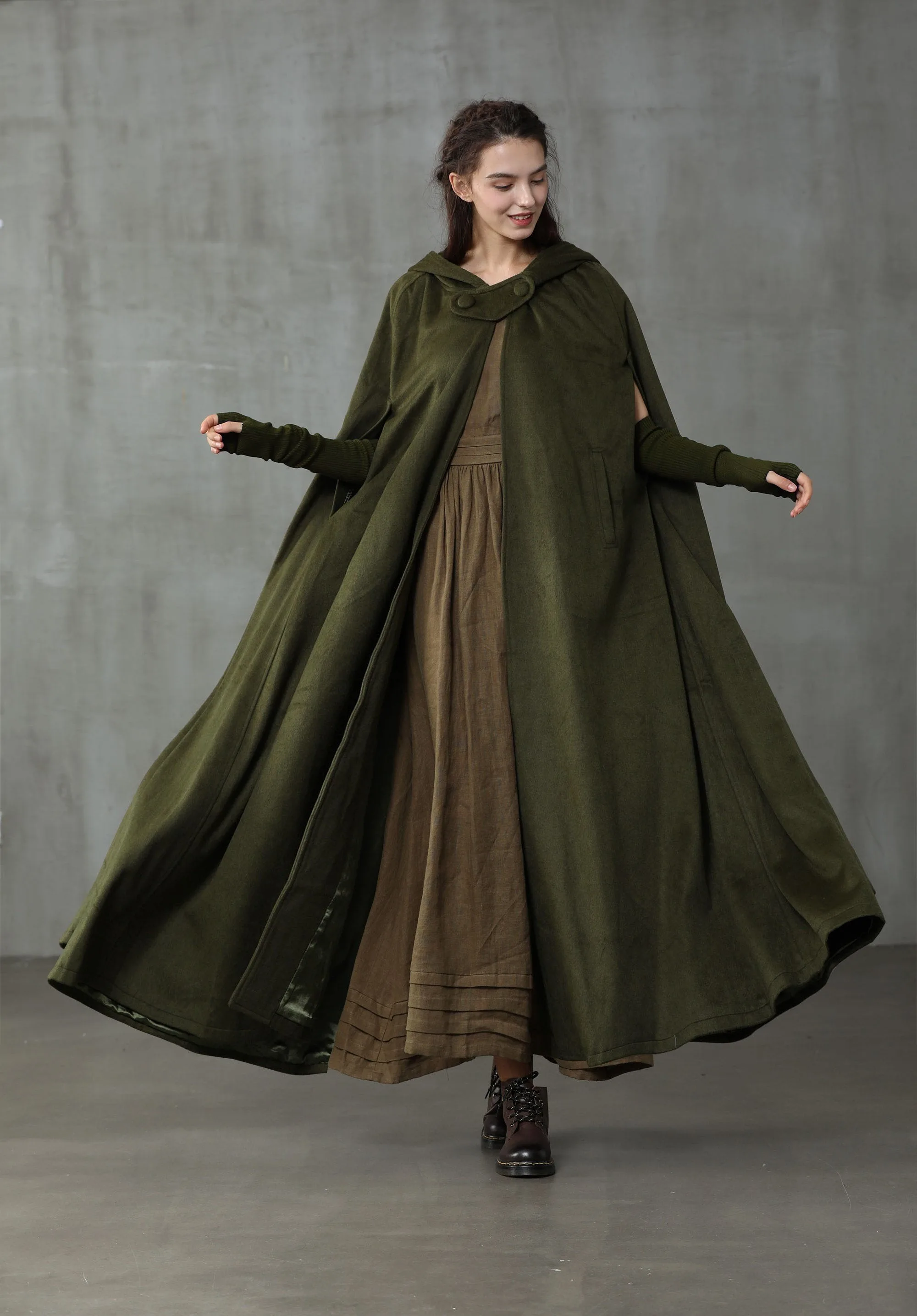 assets/culture/elovar/elovar-cloak-wool-olive.webp