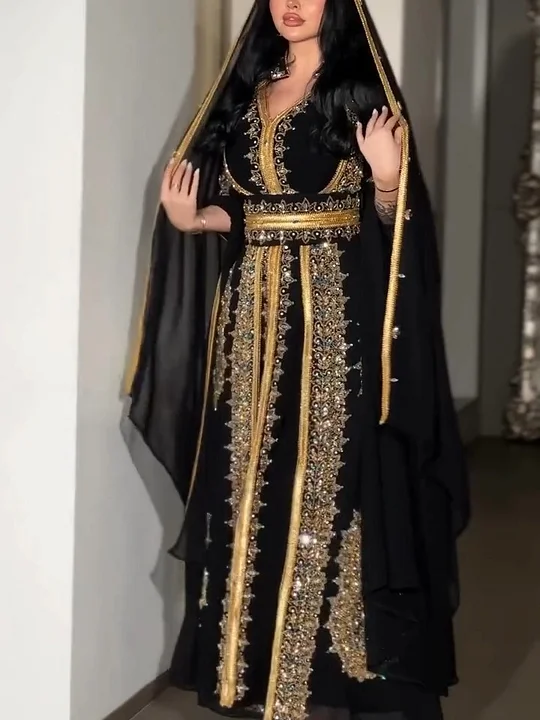 assets/culture/ostren-khelvar/khelvar-04-black-kaftan-gold.webp