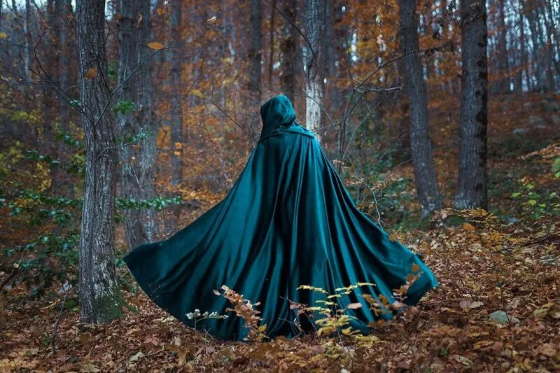 assets/culture/ostren-sylvan/sylvan-07-velvet-hooded-cloak.webp